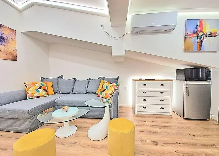 Art Apartment + 2Bd Parking Space